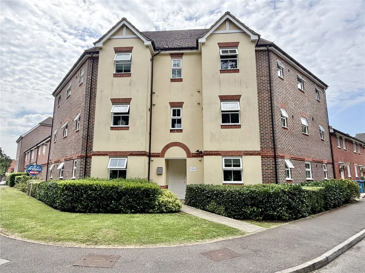 2 bed flat for sale — Woodland Walk, Aldershot, Hampshire, GU12 4FE