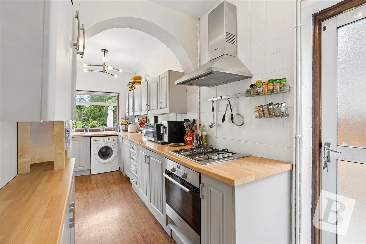 3 bed house for sale, Edison Avenue, Hornchurch, RM12