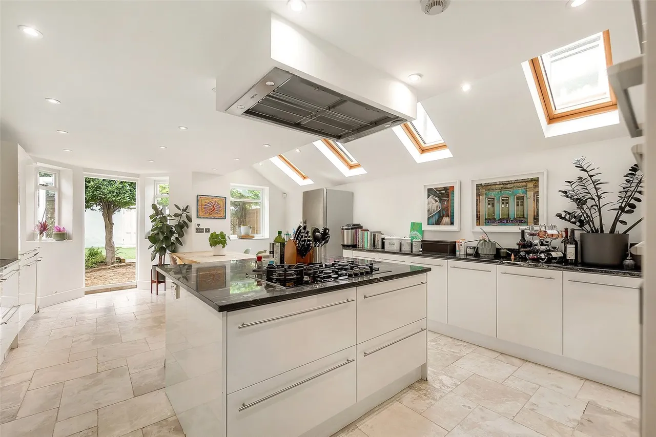3 bed house for sale, Lechmere Road, London