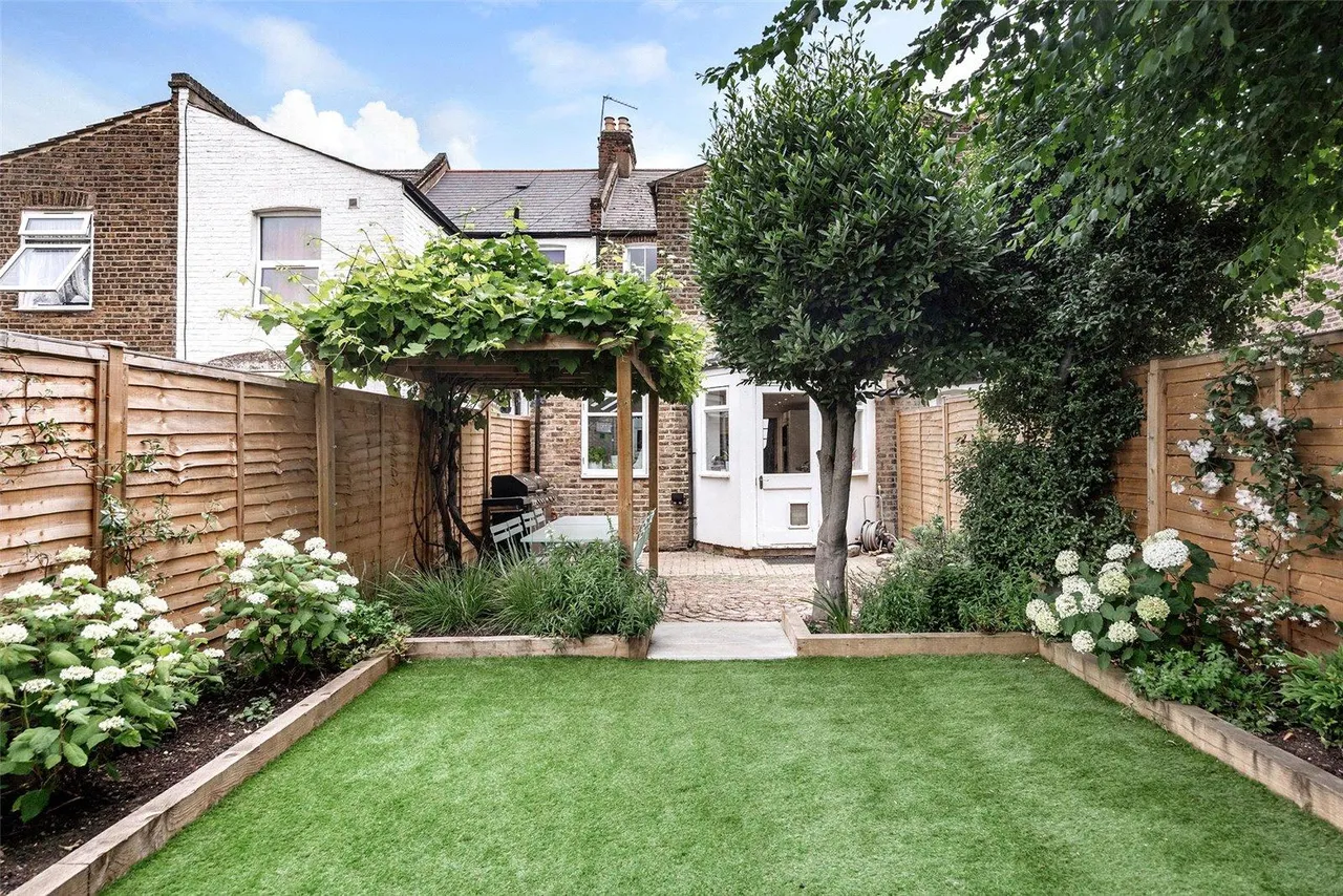 Lechmere Road, London, photo 25