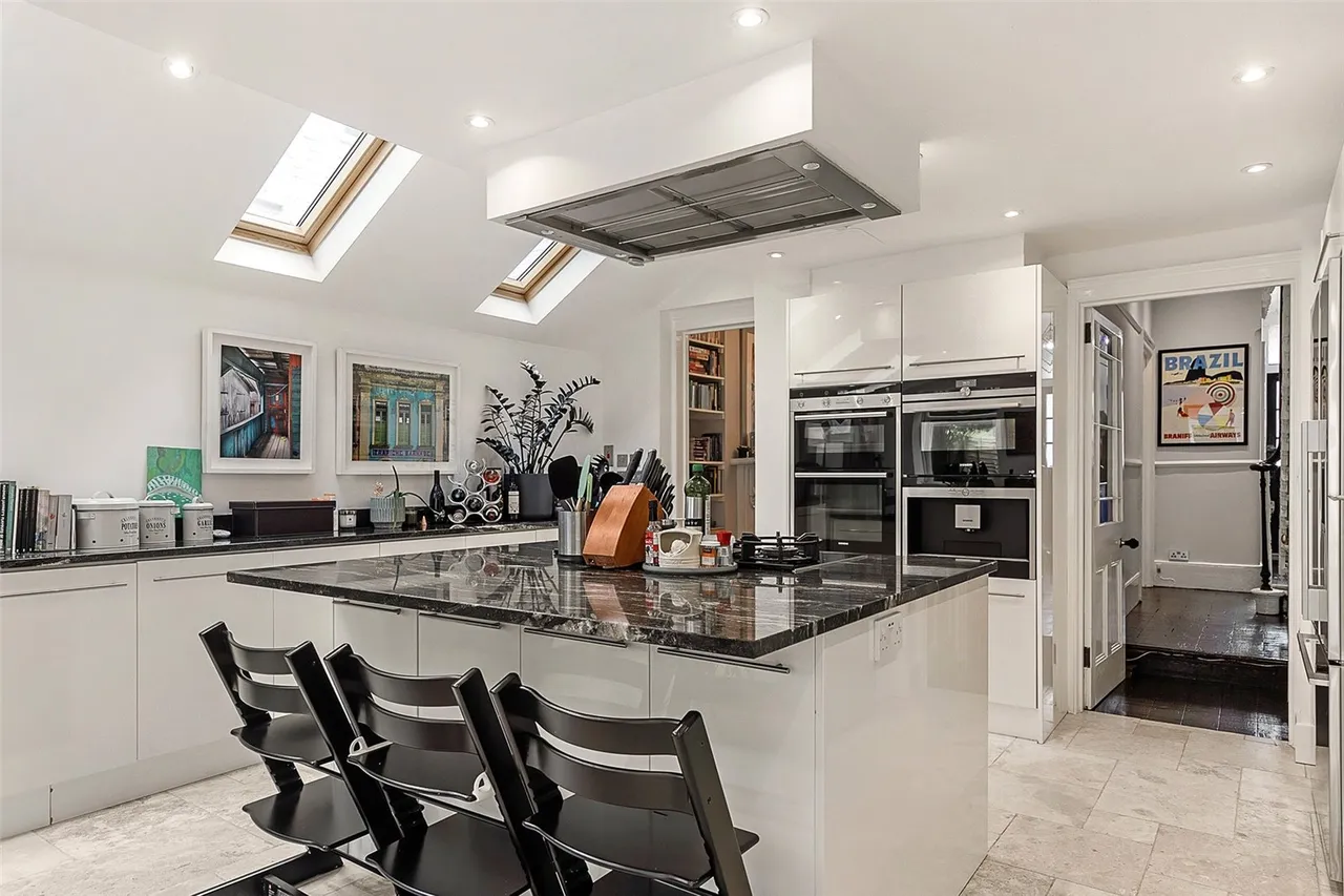 Lechmere Road, London, photo 12