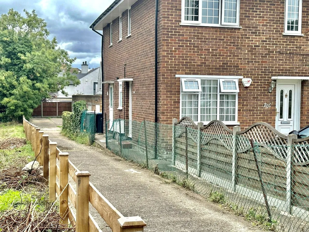 2 bed flat to rent — WEMBLEY, MIDDLESEX