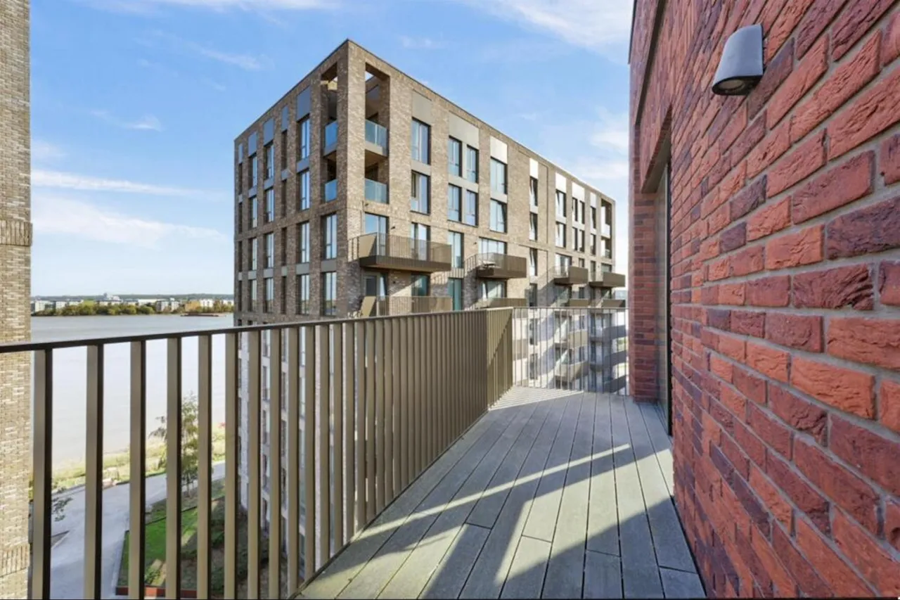 Cavendish Square, London, E16, photo 11