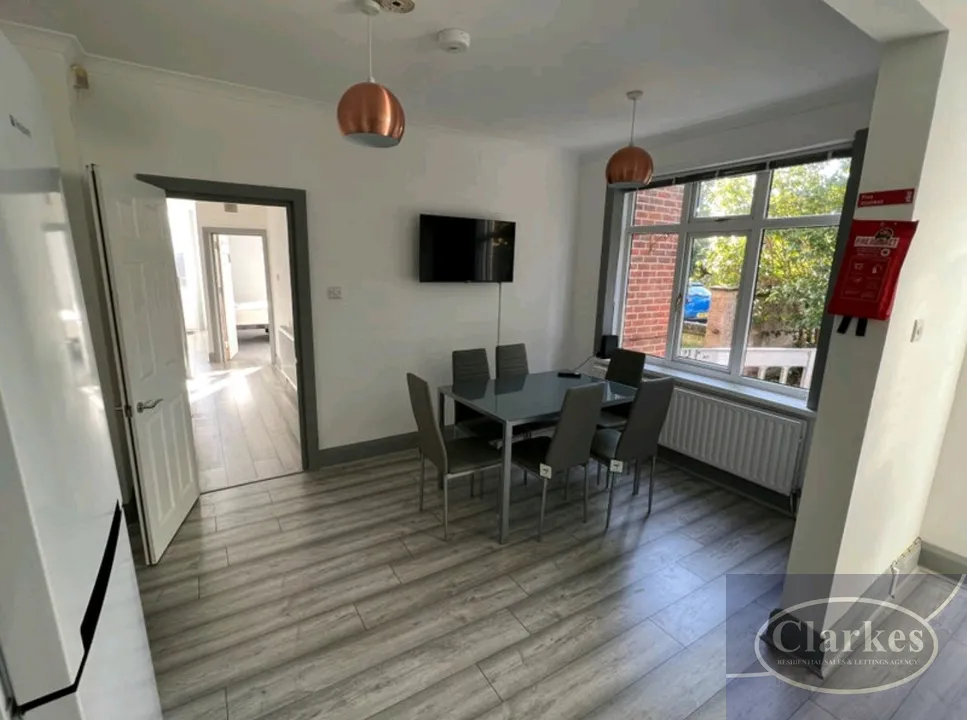 Wimborne Road, Winton, photo 5