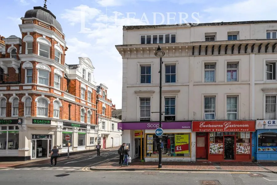 2 bed flat to rent, Elms Road, Eastbourne, BN21