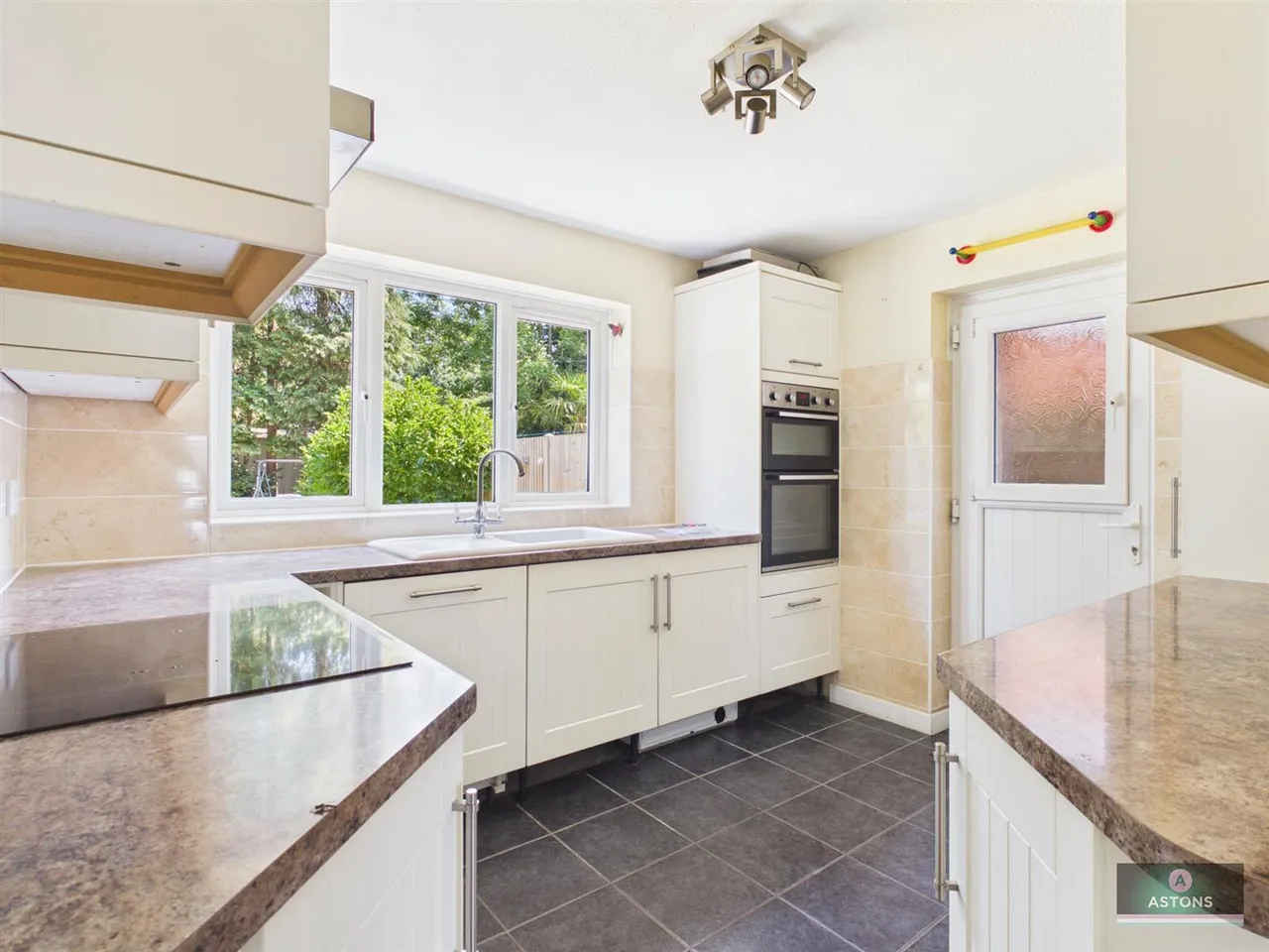 Harewood Close, Three Bridges, photo 2
