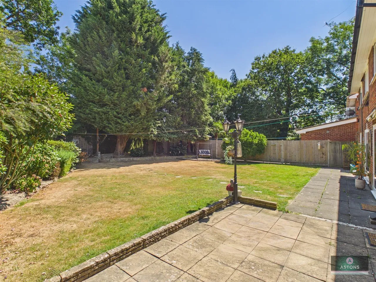 Harewood Close, Three Bridges, photo 5