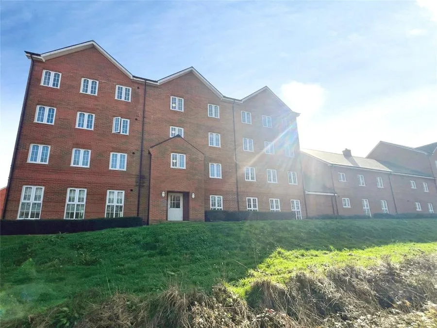 Charteris Close, Wellesley, GU11, photo 12