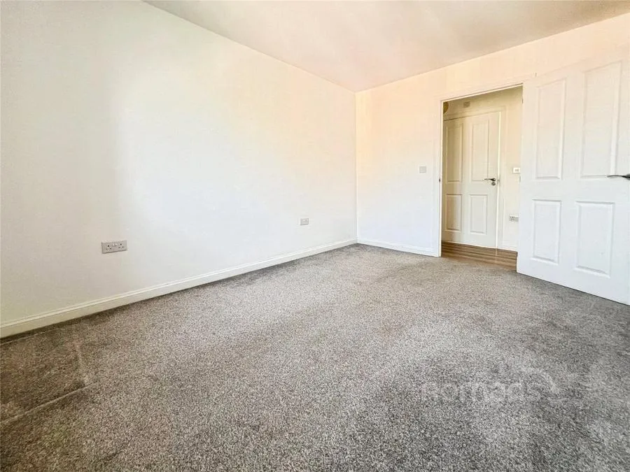 Charteris Close, Wellesley, GU11, photo 10