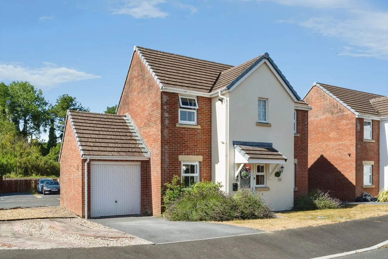 3 bed house for sale, Cwrt Lando, Pembrey, SA16