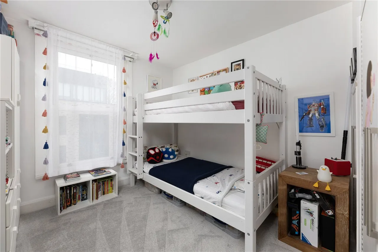 Putney Bridge Road, London, SW15, photo 5
