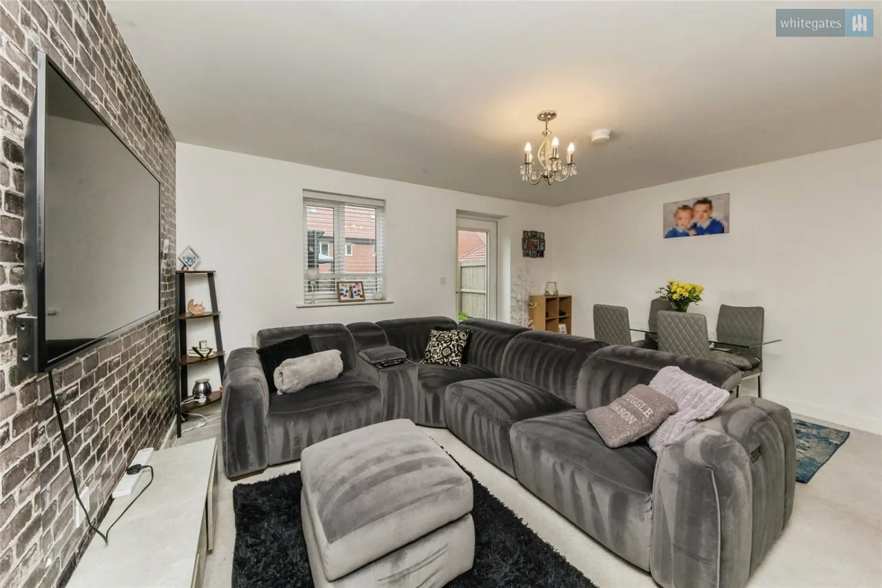 Thomas Aston Place, Henhull, CW5, photo 6