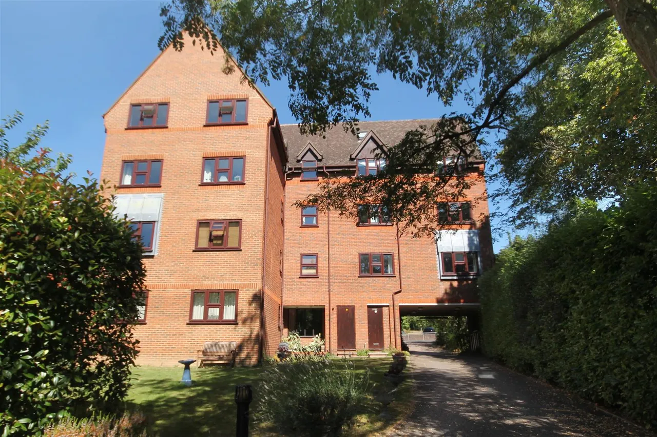 Station Road, Leatherhead, KT22, photo 9