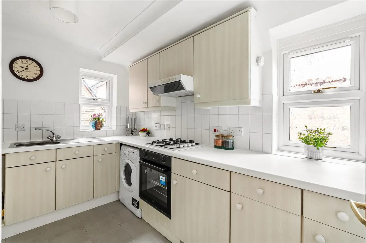Station Road, Leatherhead, KT22, photo 4