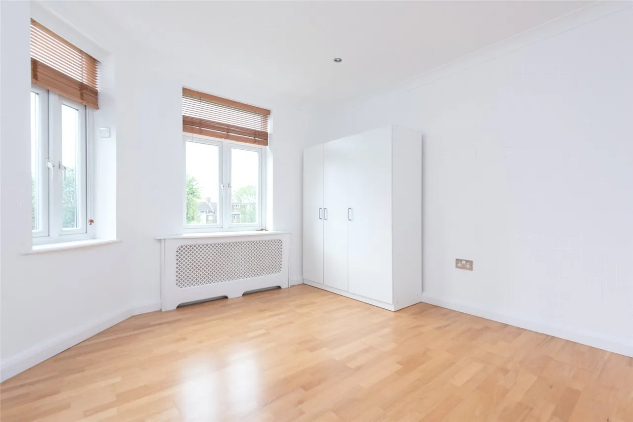 Bathurst Gardens, London, NW10, photo 14