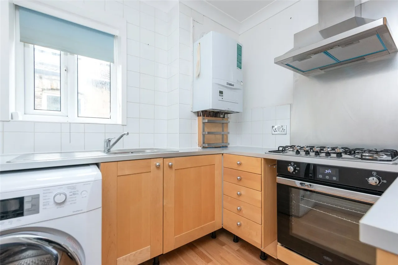Bathurst Gardens, London, NW10, photo 12