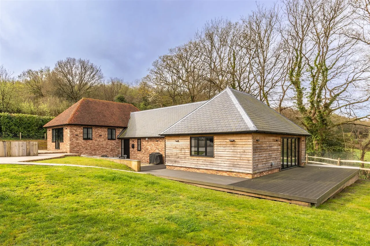 Brick Kiln Lane, Hadlow Down, Uckfield, TN22 4EJ, photo 3