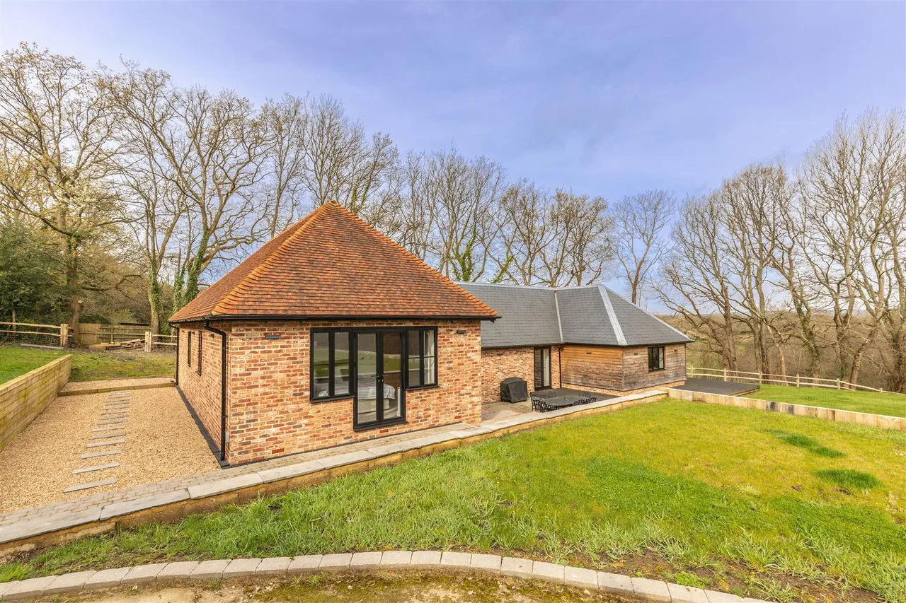 Brick Kiln Lane, Hadlow Down, Uckfield, TN22 4EJ, photo 35