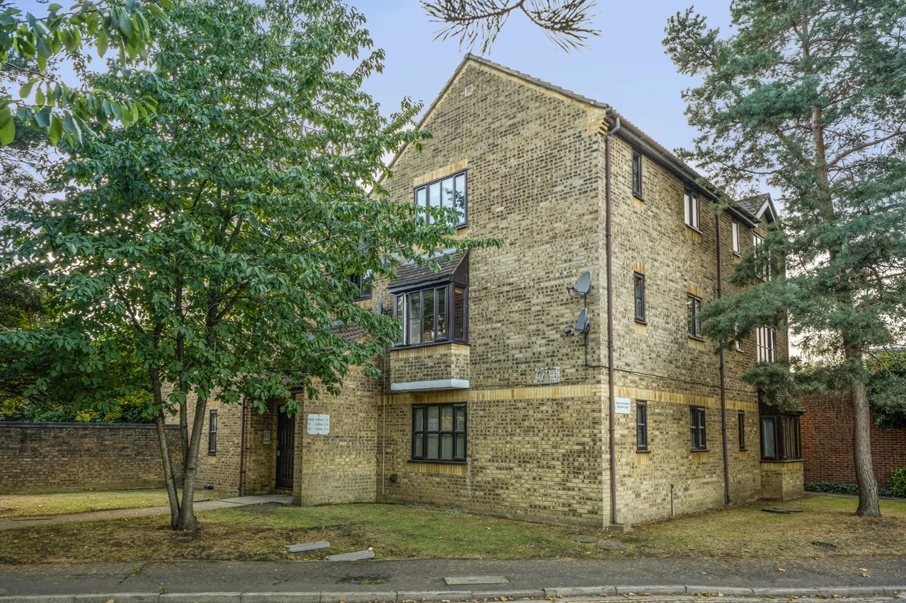 1 bed flat for sale, Jasmin Close, Northwood, HA6