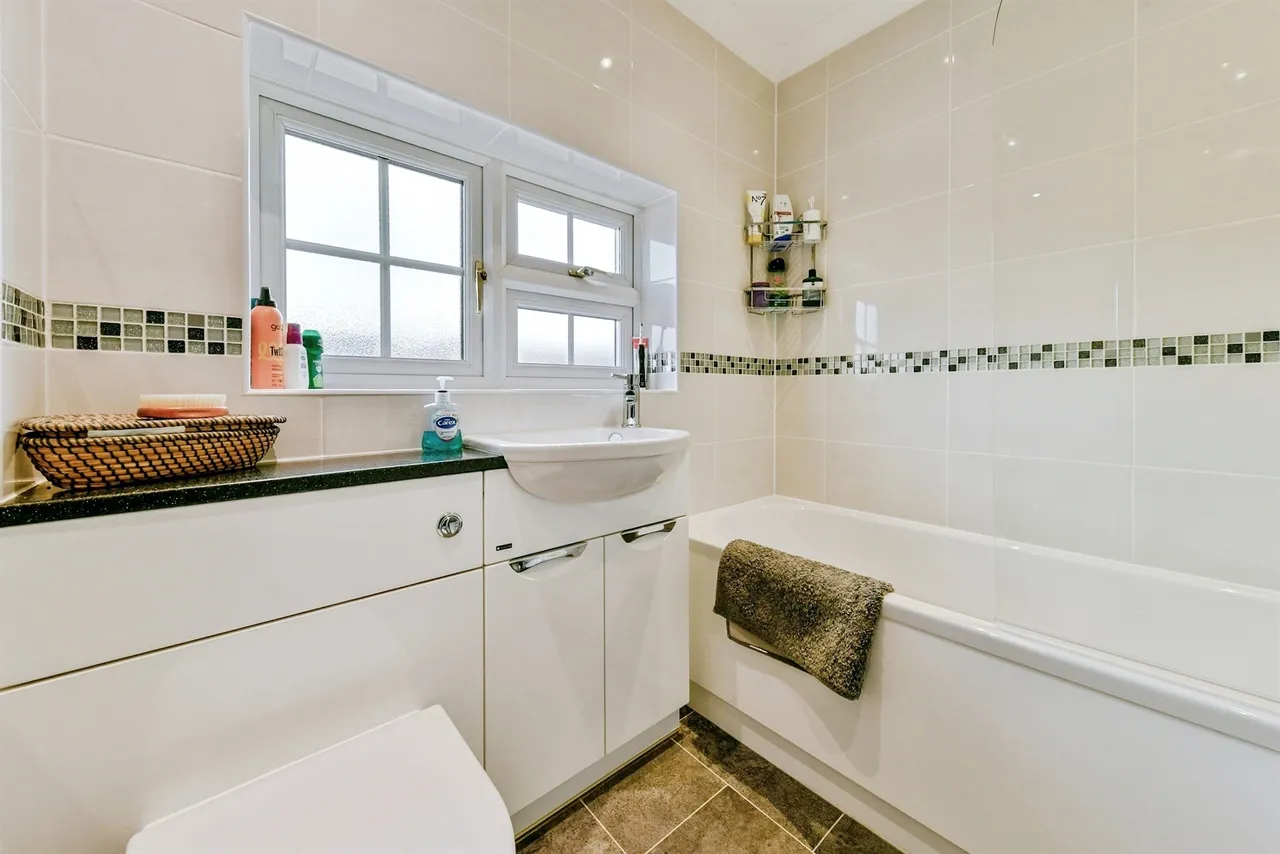 Peartree Close, Shefford, SG17, photo 16