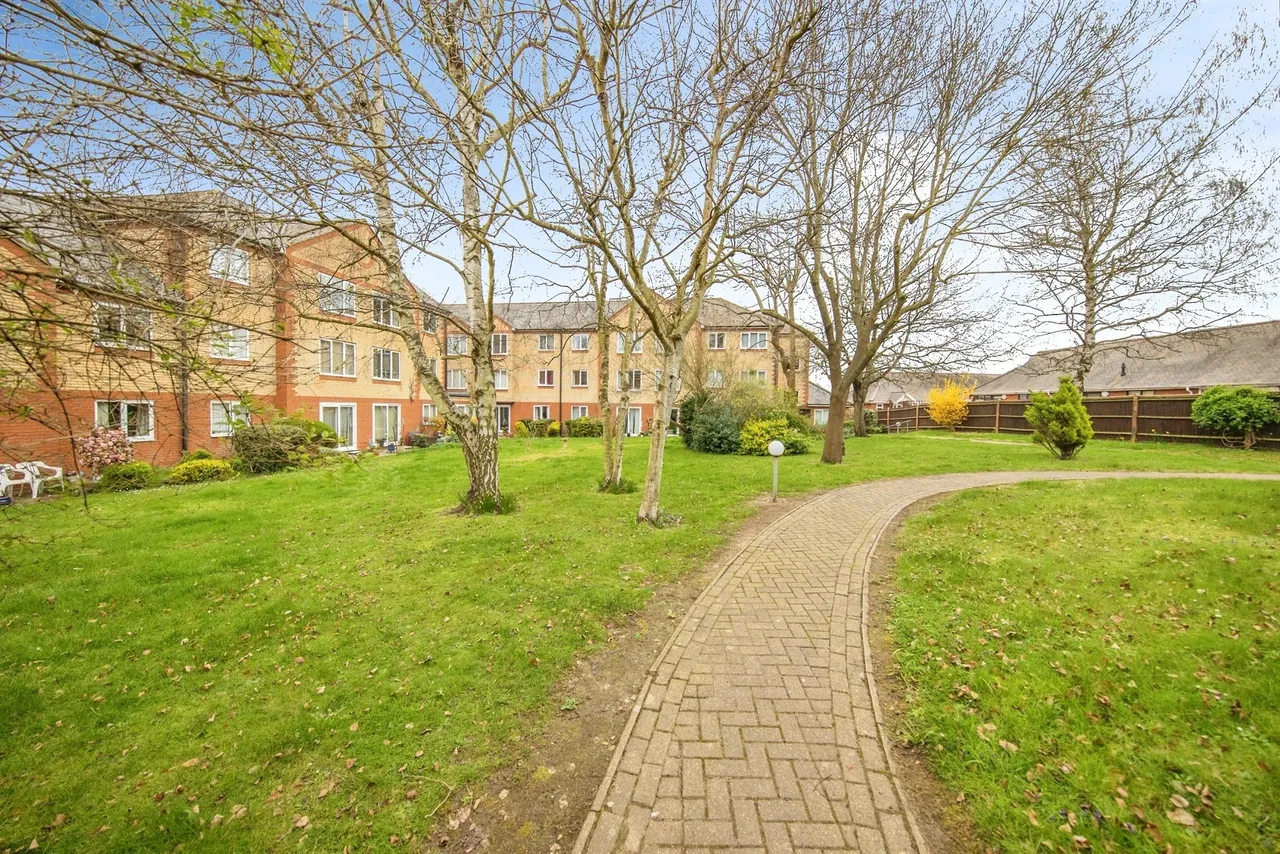 Exeter Drive, COLCHESTER, photo 11
