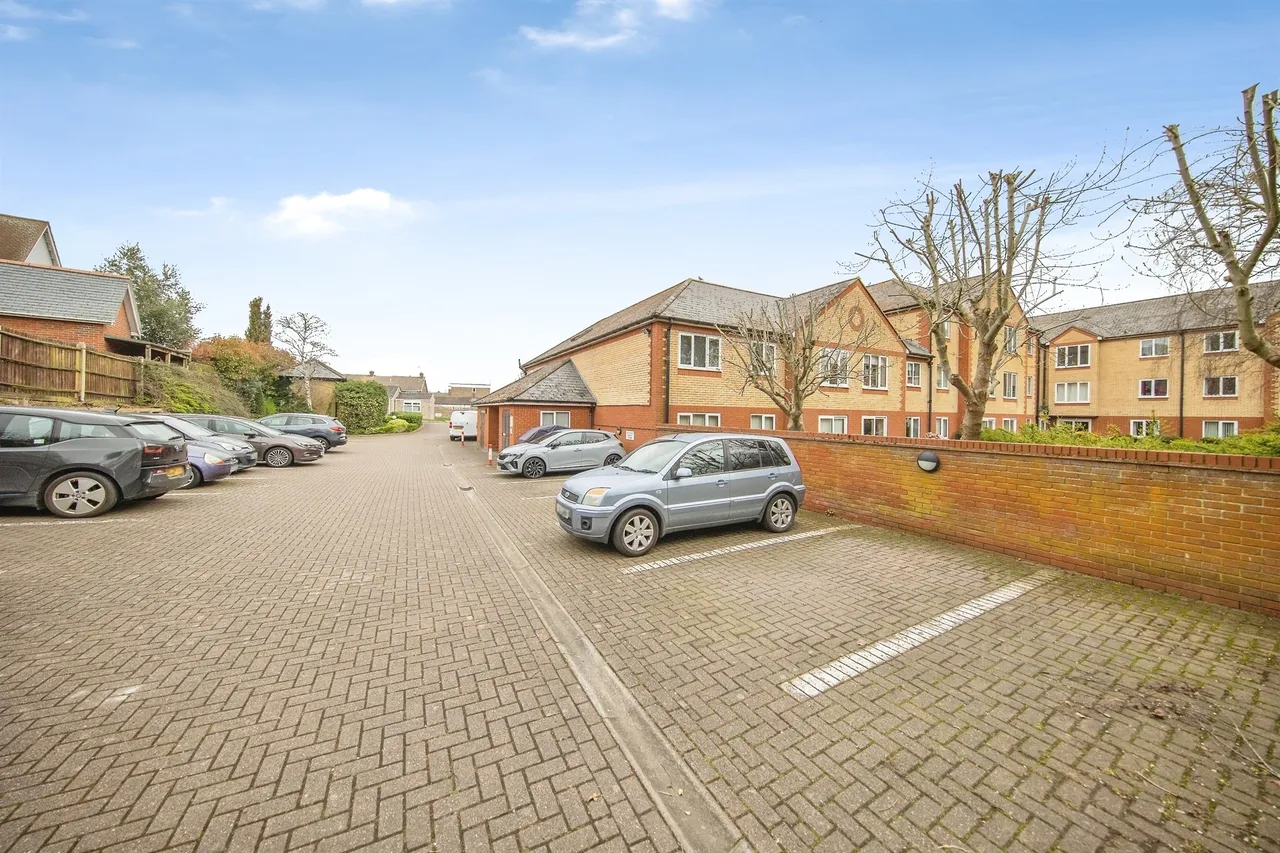 Exeter Drive, COLCHESTER, photo 12