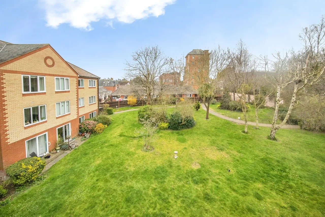 Exeter Drive, COLCHESTER, photo 10