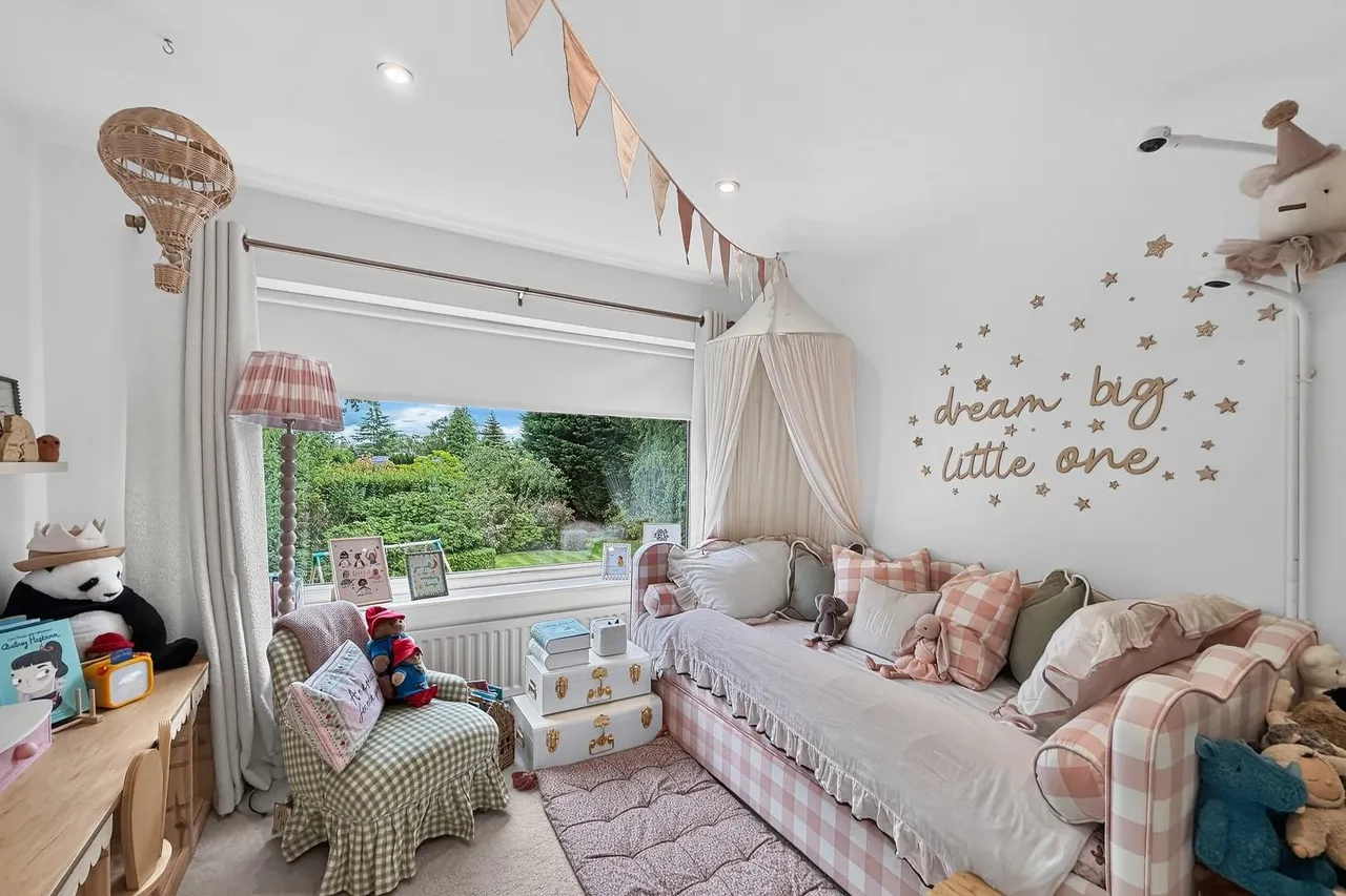 Gorse Bank Road, Hale Barns, Cheshire WA15 0BE, photo 25