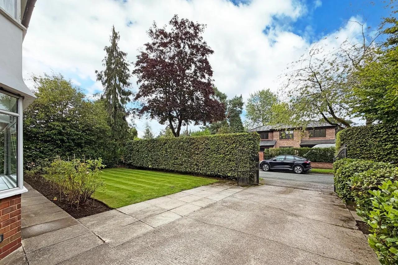 Gorse Bank Road, Hale Barns, Cheshire WA15 0BE, photo 40