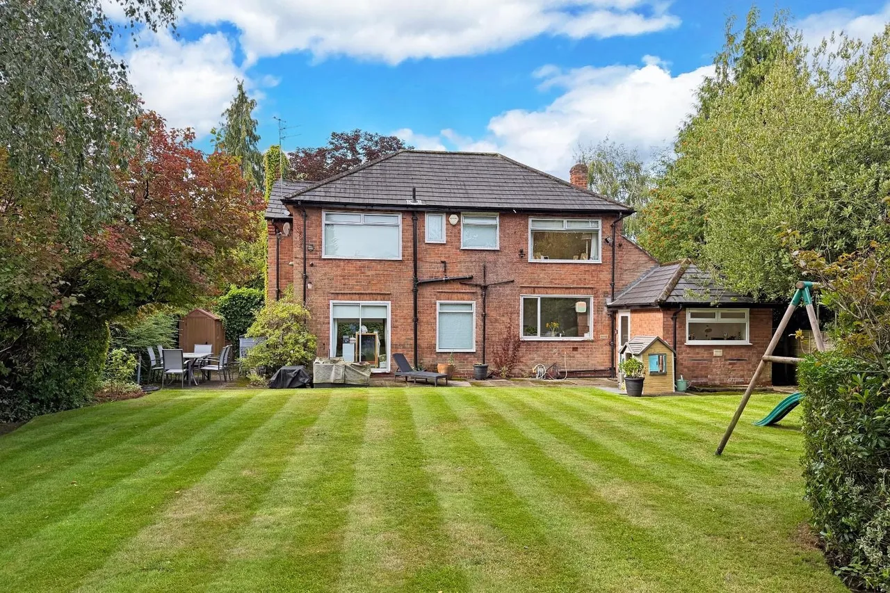 Gorse Bank Road, Hale Barns, Cheshire WA15 0BE, photo 36
