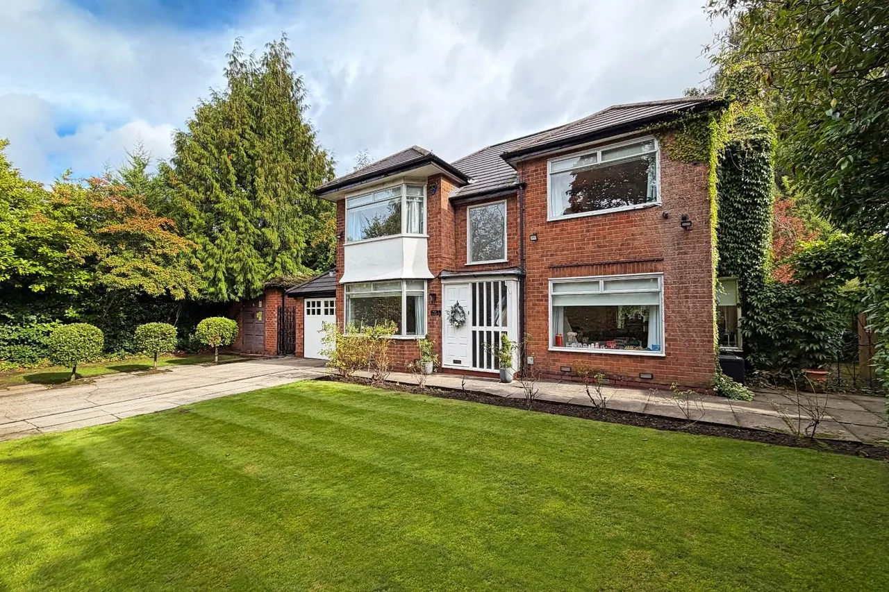 Gorse Bank Road, Hale Barns, Cheshire WA15 0BE, photo 38