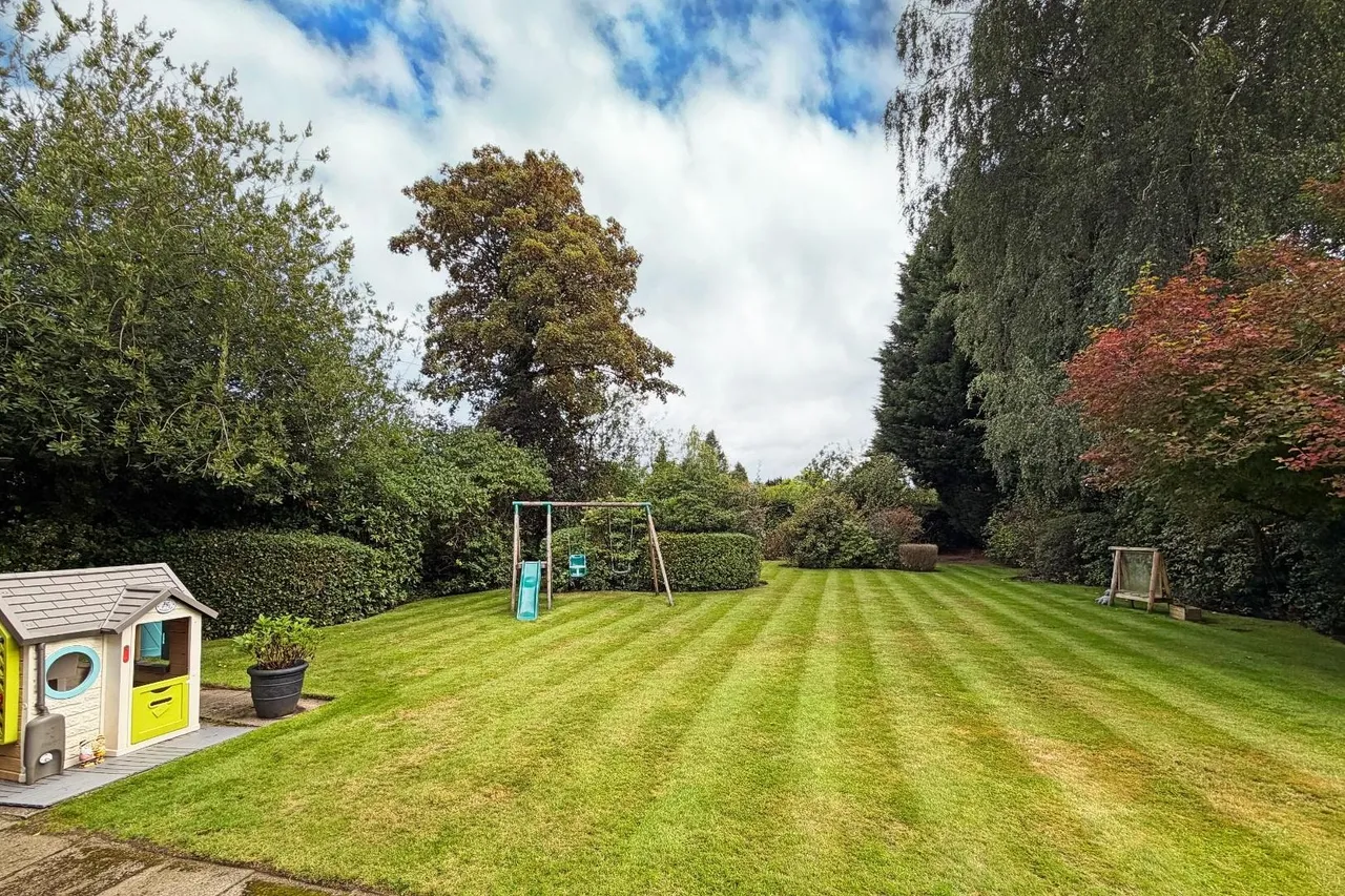 Gorse Bank Road, Hale Barns, Cheshire WA15 0BE, photo 7