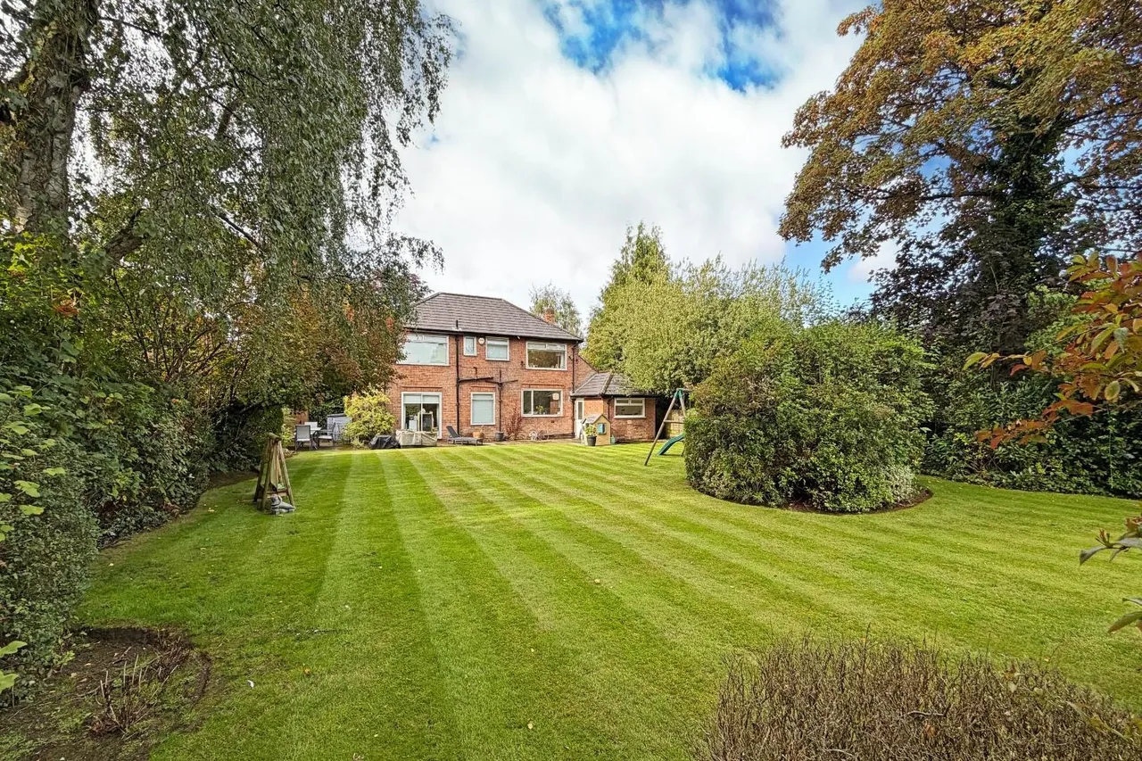 Gorse Bank Road, Hale Barns, Cheshire WA15 0BE, photo 8