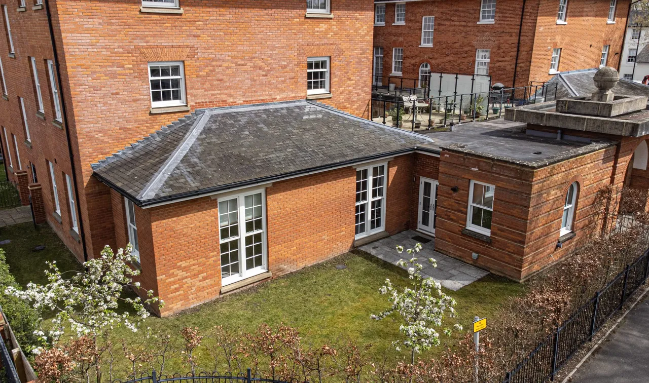 Monachus House High Street, Hartley Wintney, Hampshire, RG27 8NW, photo 12