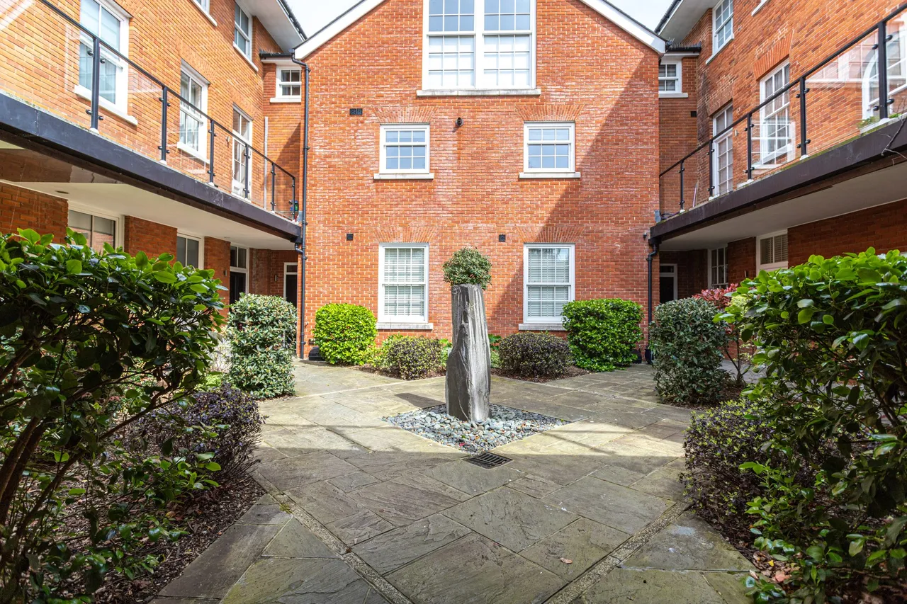 Monachus House High Street, Hartley Wintney, Hampshire, RG27 8NW, photo 13