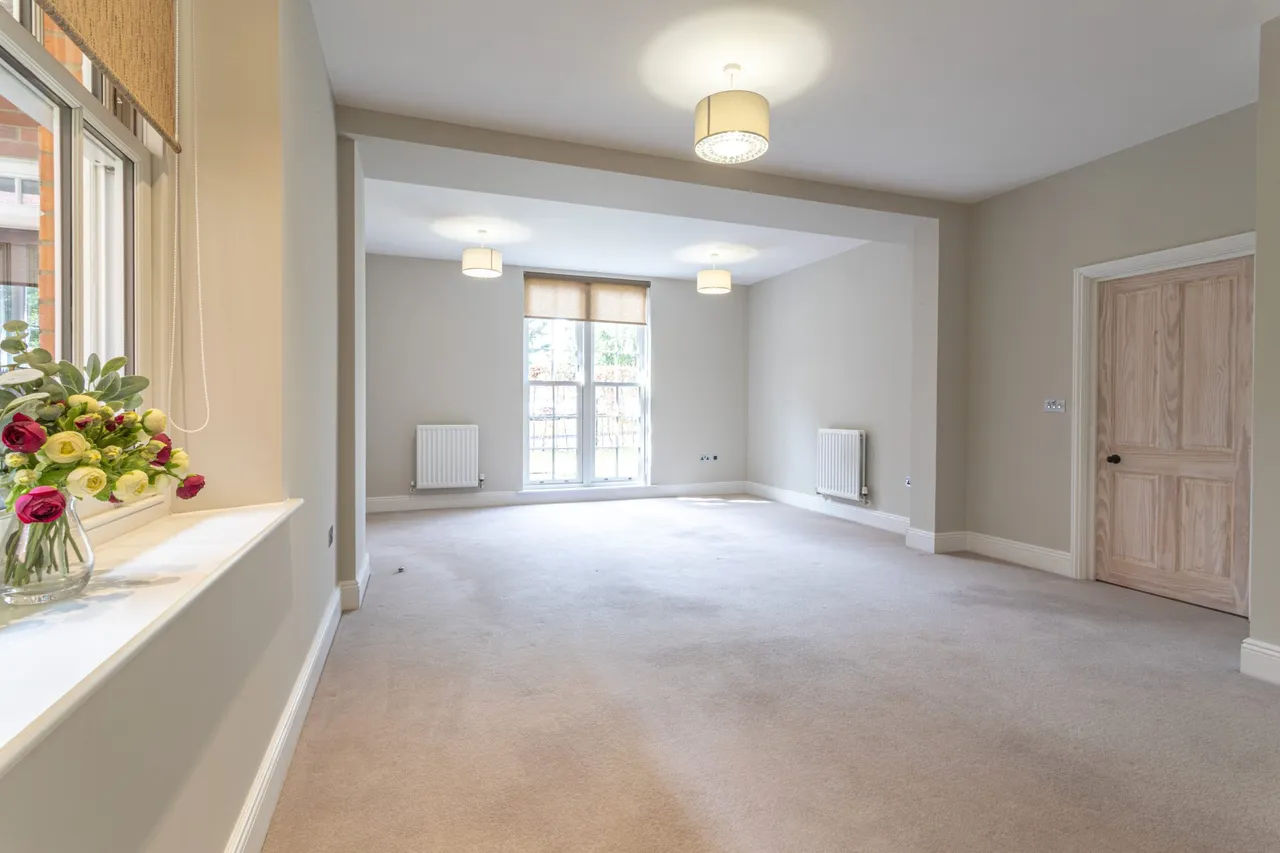 Monachus House High Street, Hartley Wintney, Hampshire, RG27 8NW, photo 3