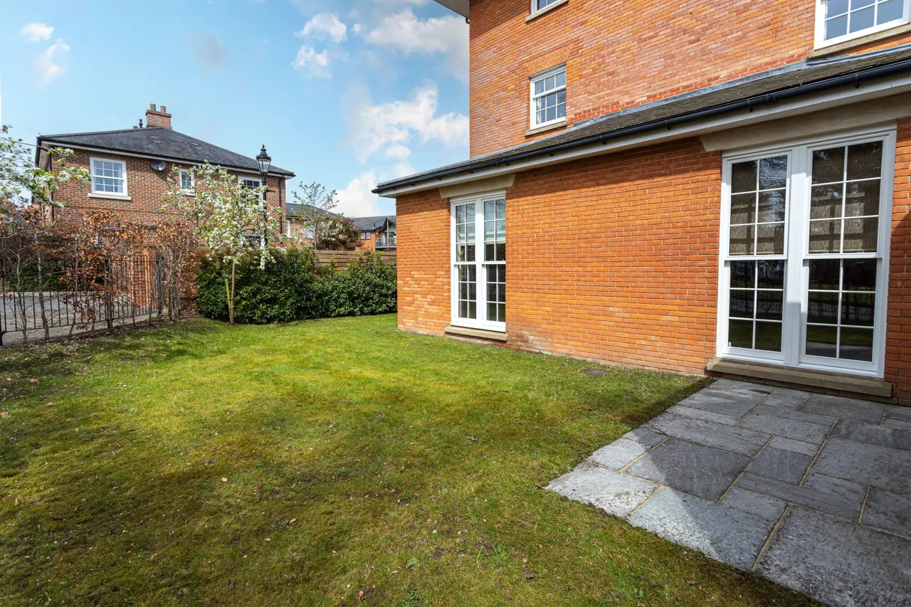 Monachus House High Street, Hartley Wintney, Hampshire, RG27 8NW, photo 10