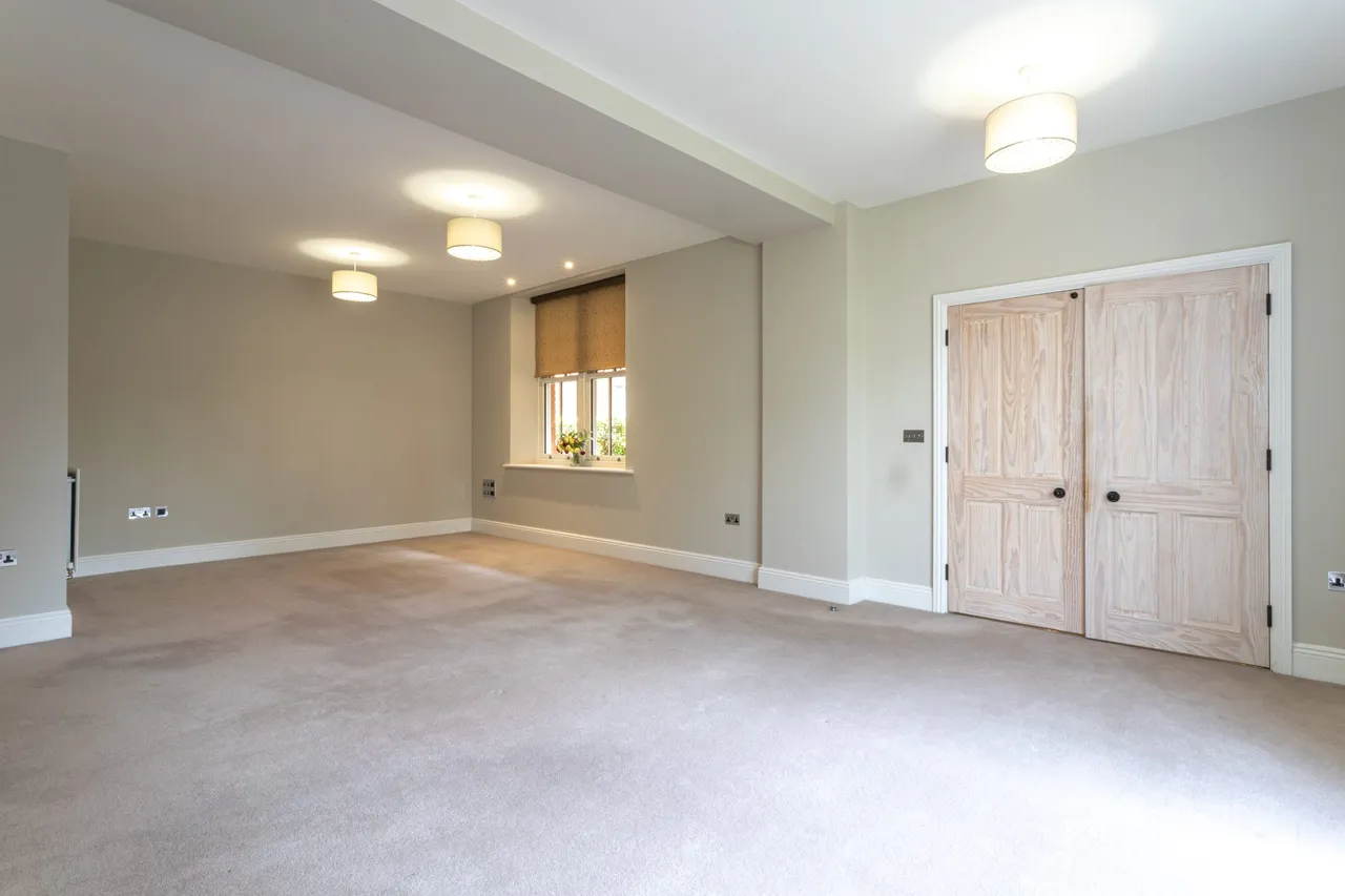 Monachus House High Street, Hartley Wintney, Hampshire, RG27 8NW, photo 4