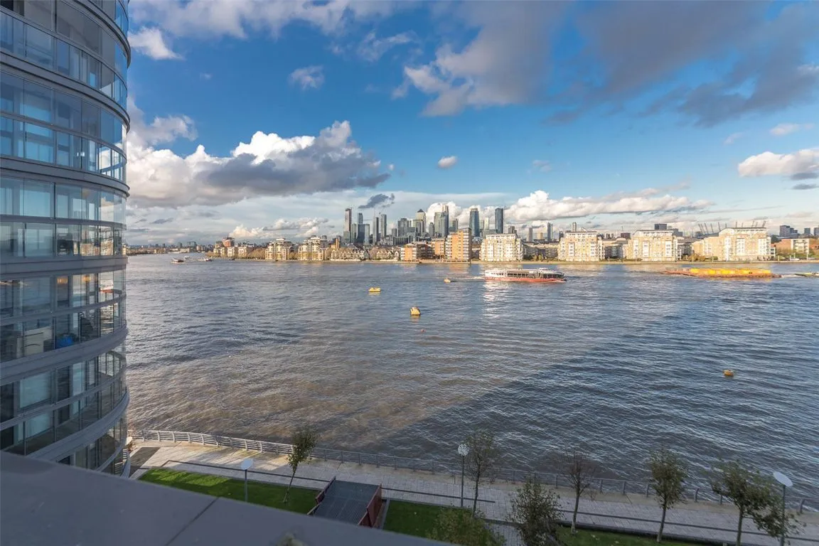 2 bed flat for sale — Dowells Street, Greenwich