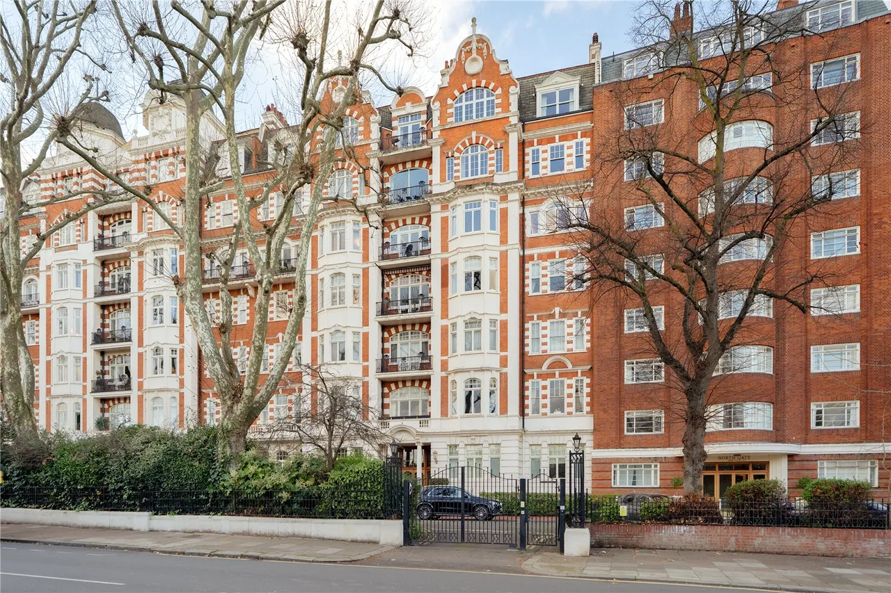 4 bed flat for sale — North Gate, Prince Albert Road, St John's Wood, London, NW8 7EJ