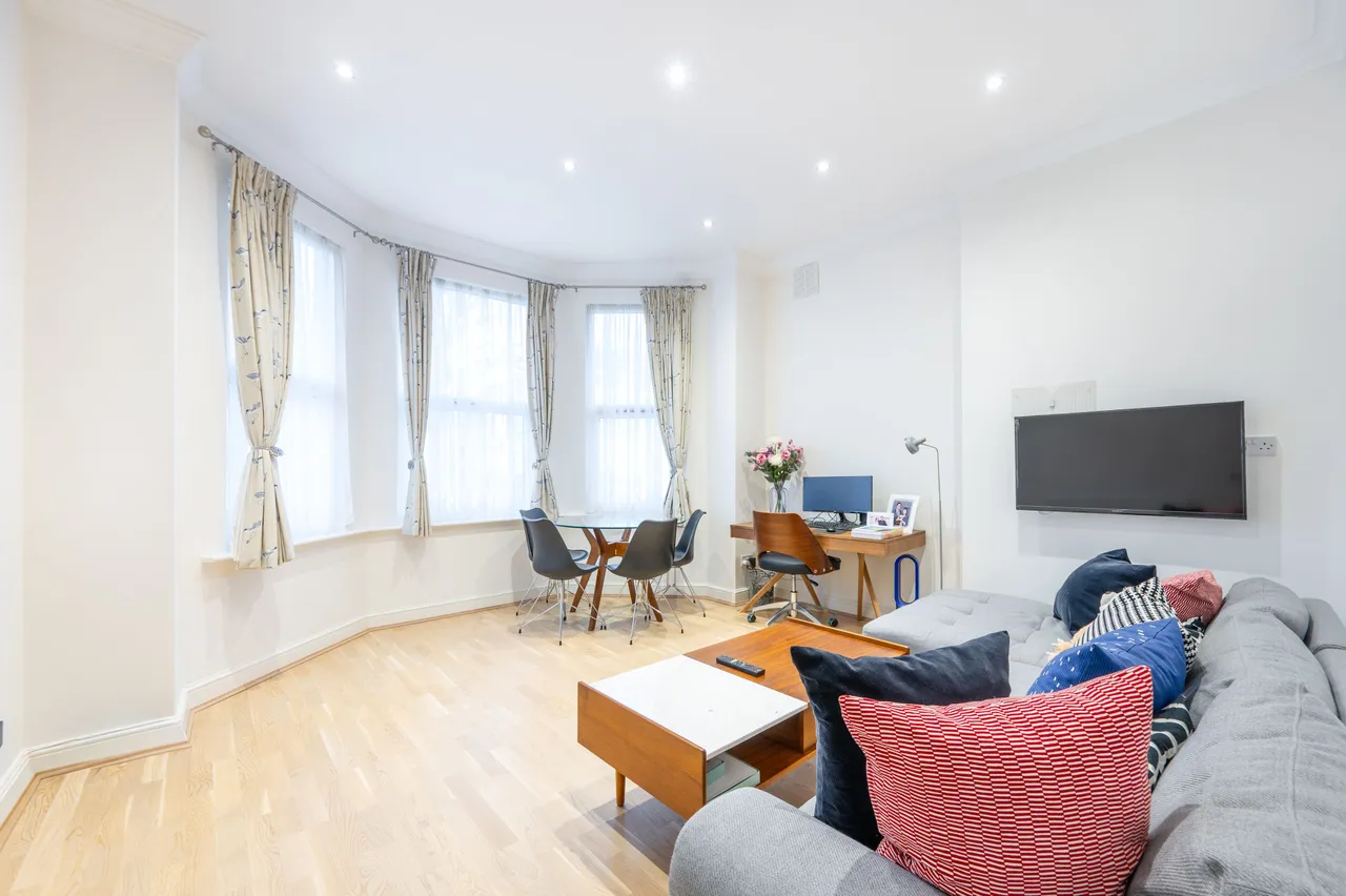 1 bed flat for sale — 39c Shoot Up Hill, London