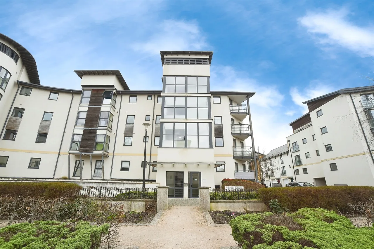 2 bed flat for sale — Seacole Crescent, SWINDON