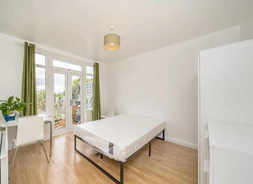 Norbury Cross, Streatham, SW16, photo 4