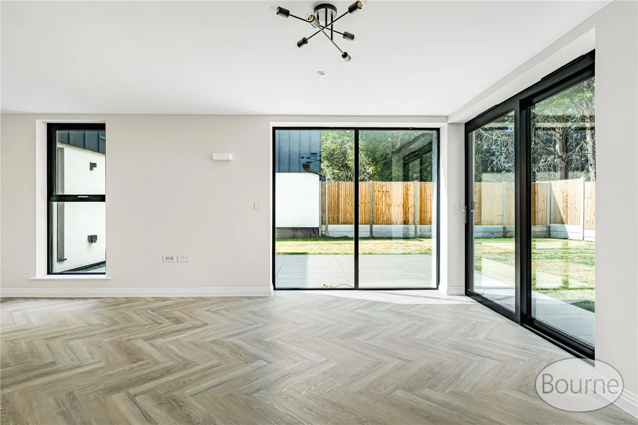 Kingfield Green, Woking, GU22, photo 3