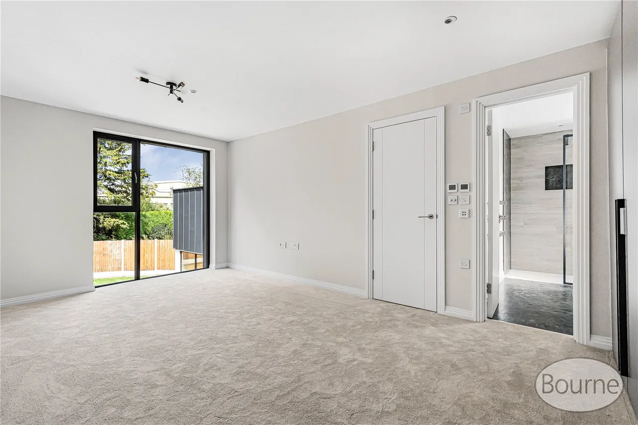 Kingfield Green, Woking, GU22, photo 9