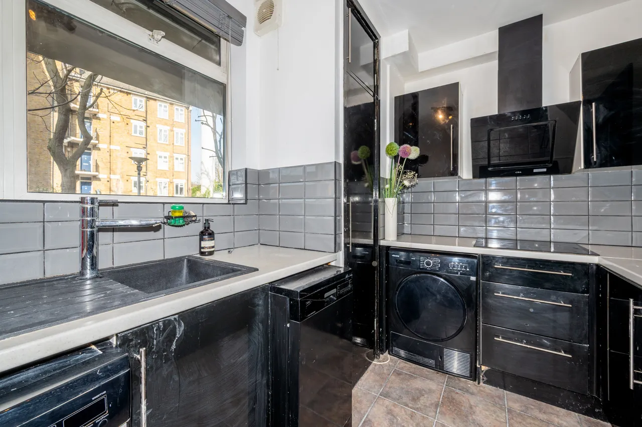 5 Foliot House, Priory Green Estate, London, photo 4