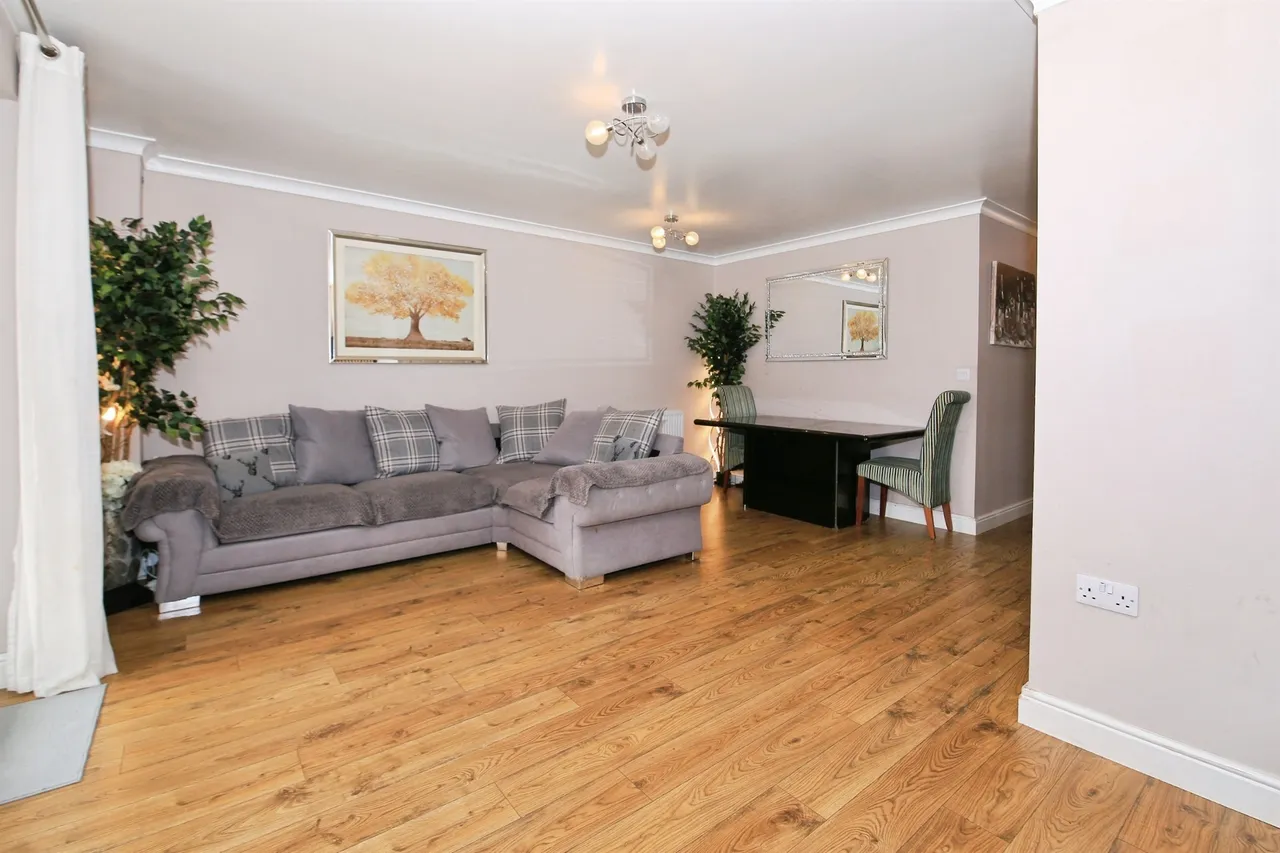 3 bed house for sale, Violet Avenue, Whittlesey, PE7