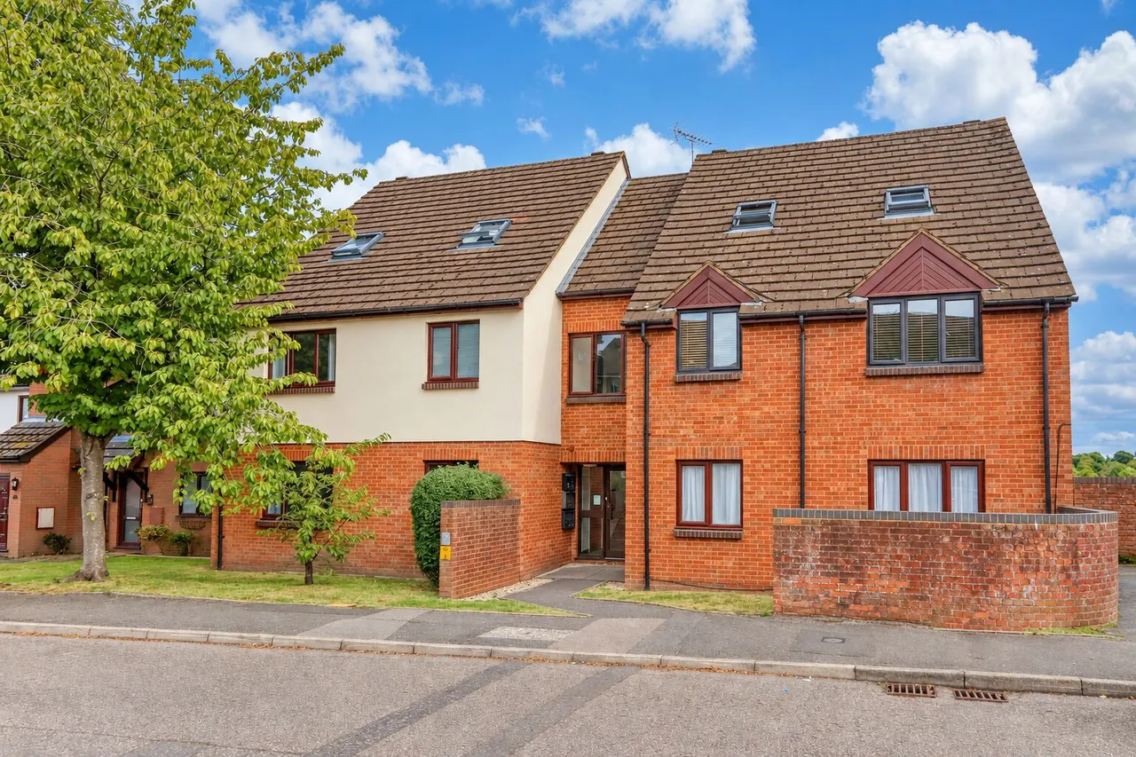 1 bed flat for sale, Windrush Court, High Wycombe, HP13