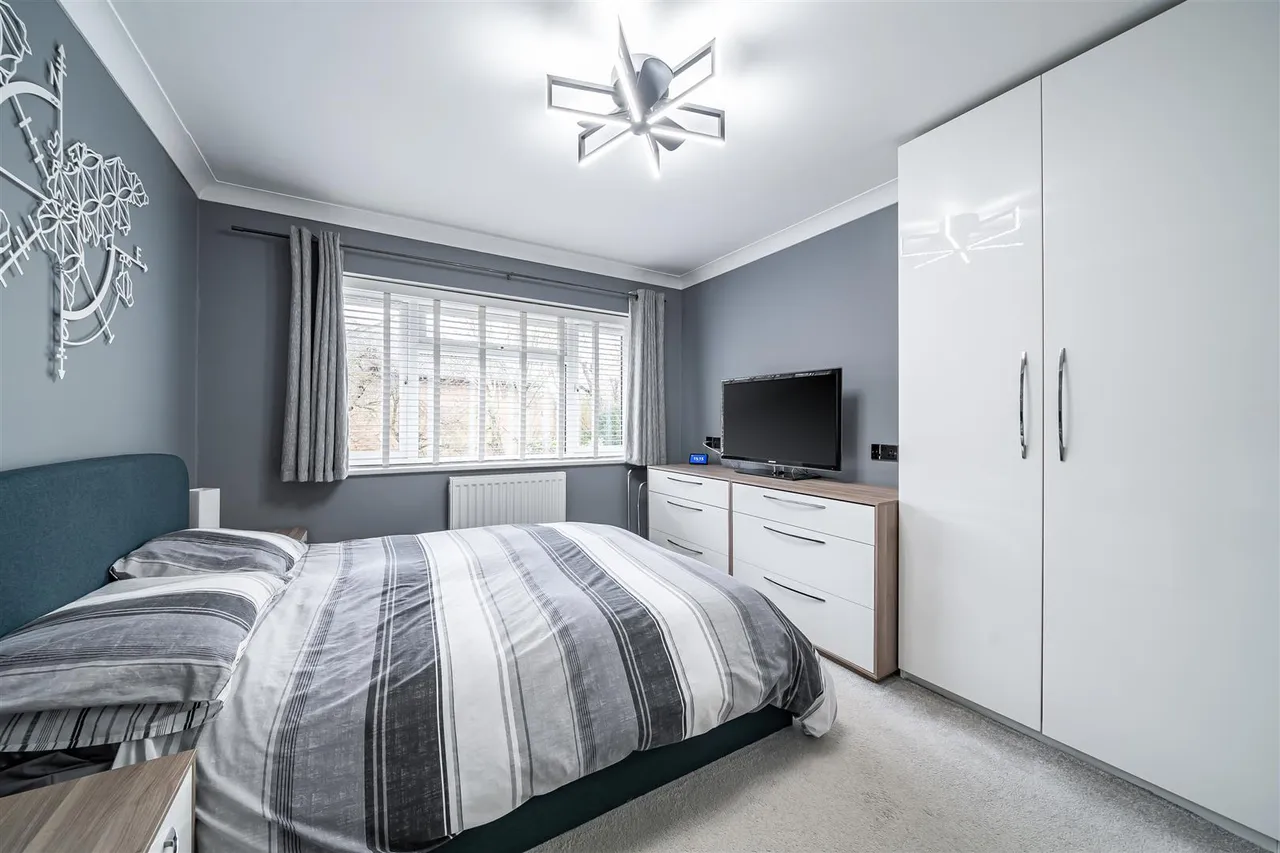 Lawrence Drive, Ickenham, UB10 8RW, photo 7