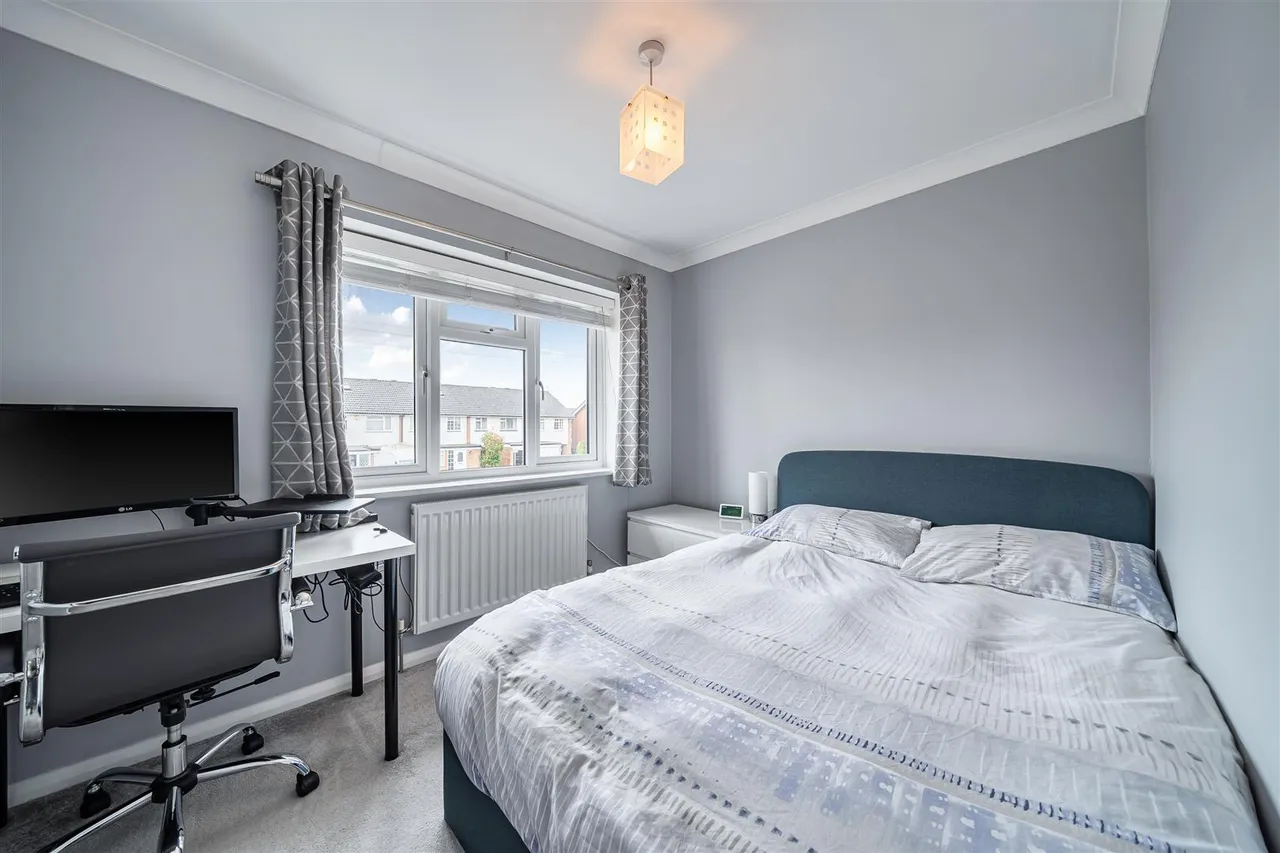 Lawrence Drive, Ickenham, UB10 8RW, photo 8